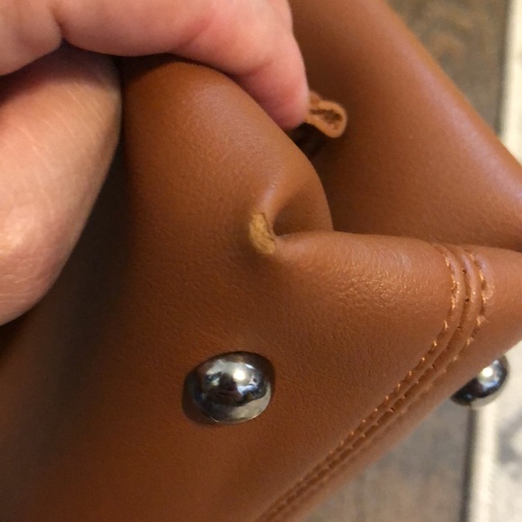 Claudia Canova Tan Flip Over Cross Body Bag - Picture 8 of 10